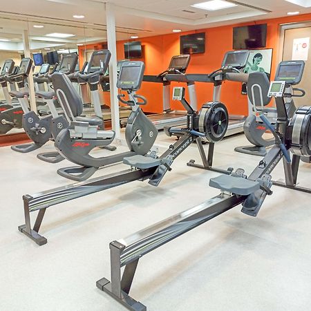 Crowne Plaza Dubai Deira By Ihg Hotel Exterior photo Rowing machines in a gym