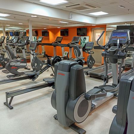 Crowne Plaza Dubai Deira By Ihg Hotel Exterior photo A typical gym