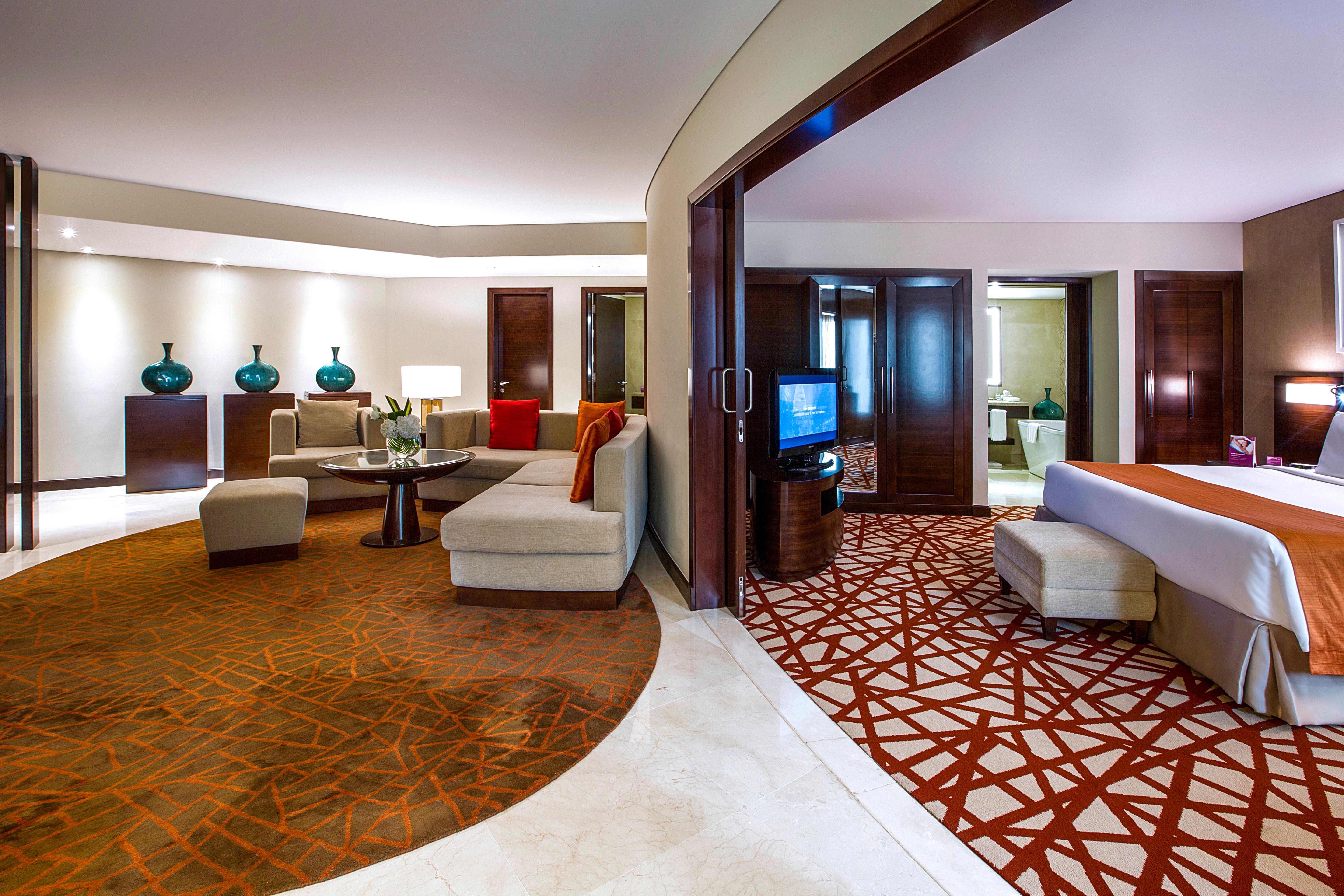 Crowne Plaza Dubai Deira By Ihg Hotel Exterior photo A suite at the Westin Mumbai