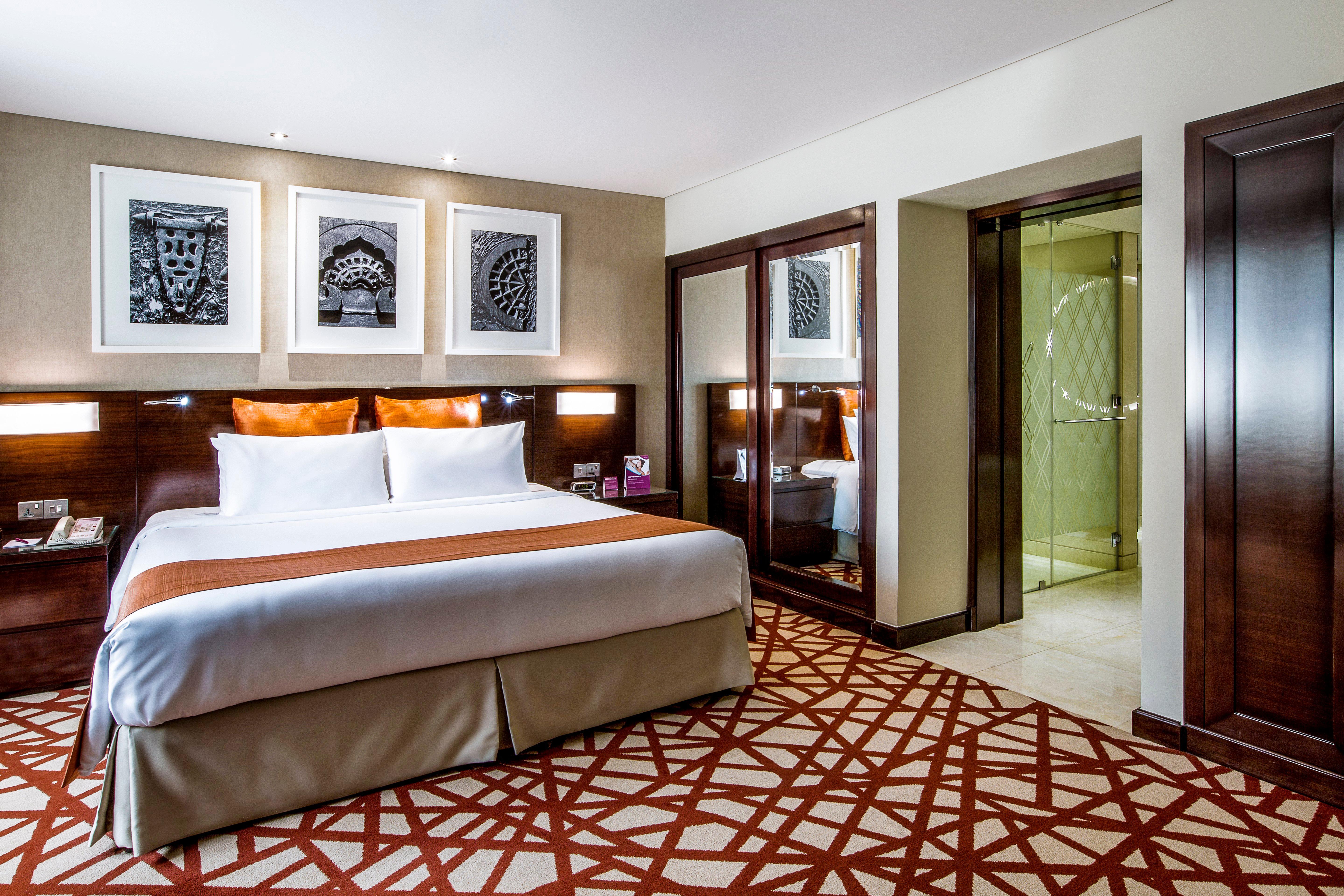 Crowne Plaza Dubai Deira By Ihg Hotel Exterior photo A bedroom at the hotel