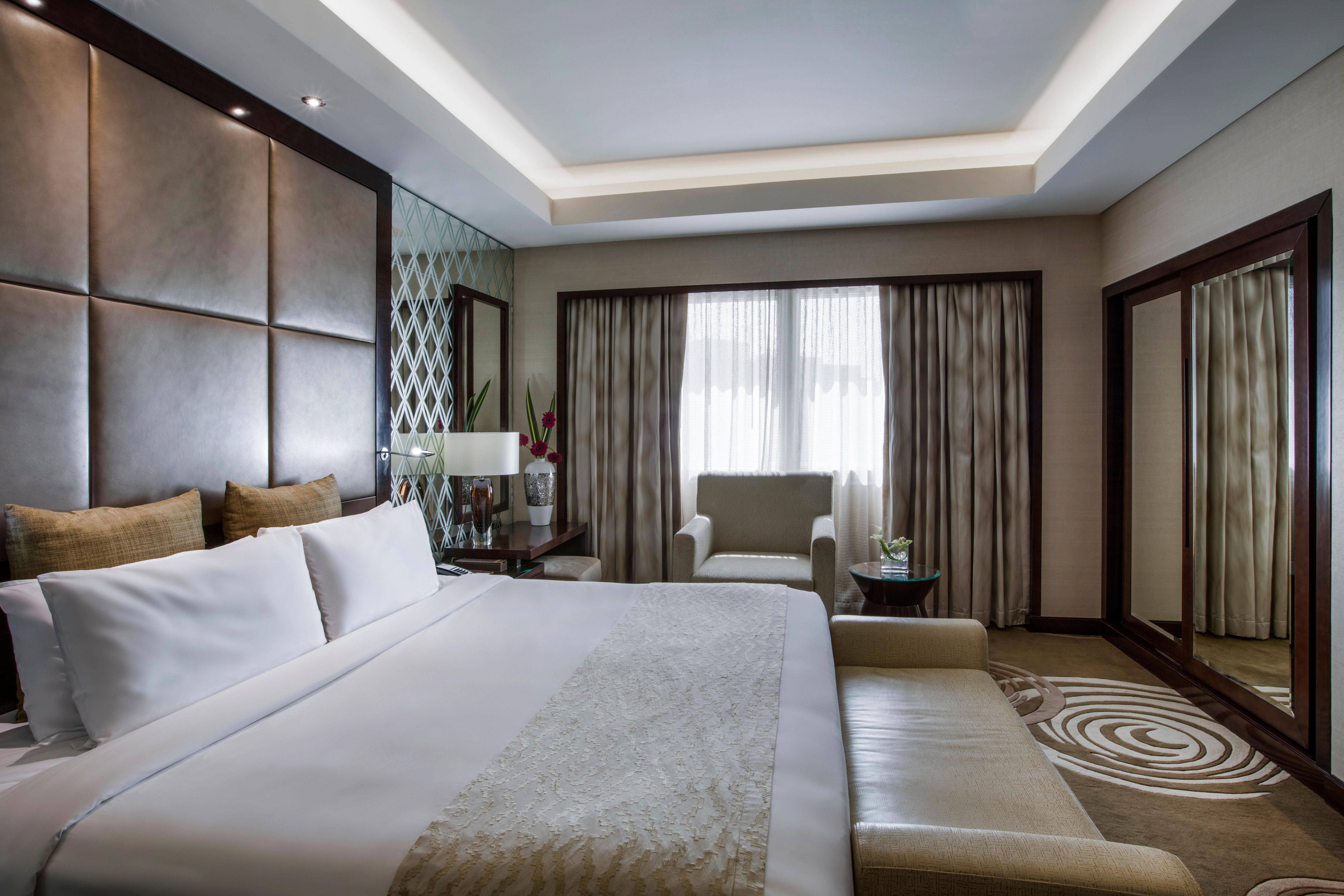 Crowne Plaza Dubai Deira By Ihg Hotel Exterior photo A bedroom at the Taj Mahal Palace