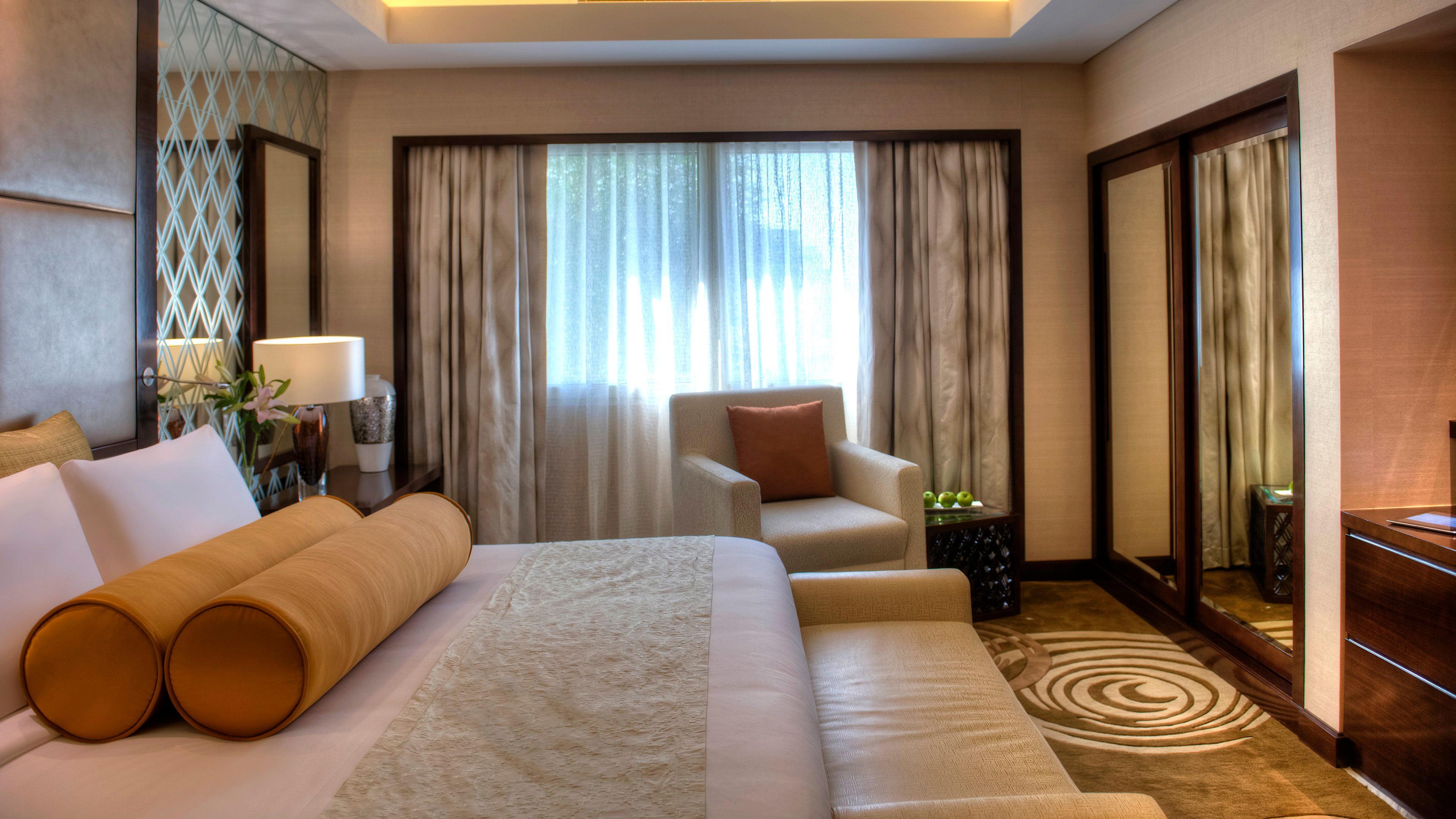Crowne Plaza Dubai Deira By Ihg Hotel Exterior photo A bedroom at the Taj Bengal