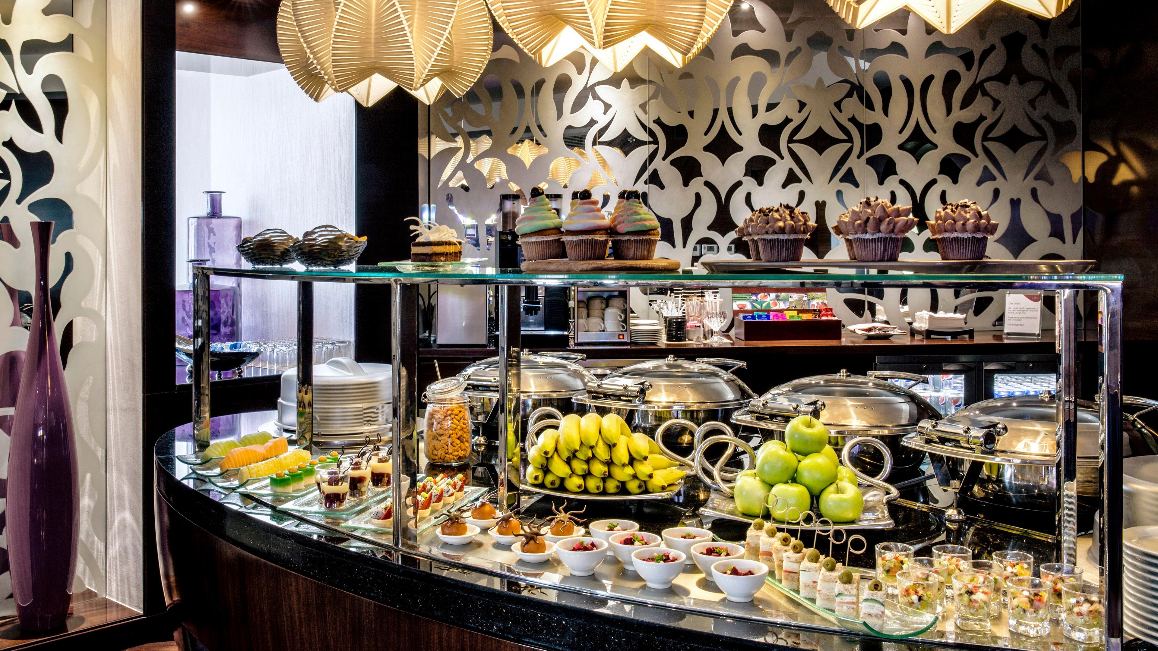 Crowne Plaza Dubai Deira By Ihg Hotel Exterior photo A buffet at a hotel