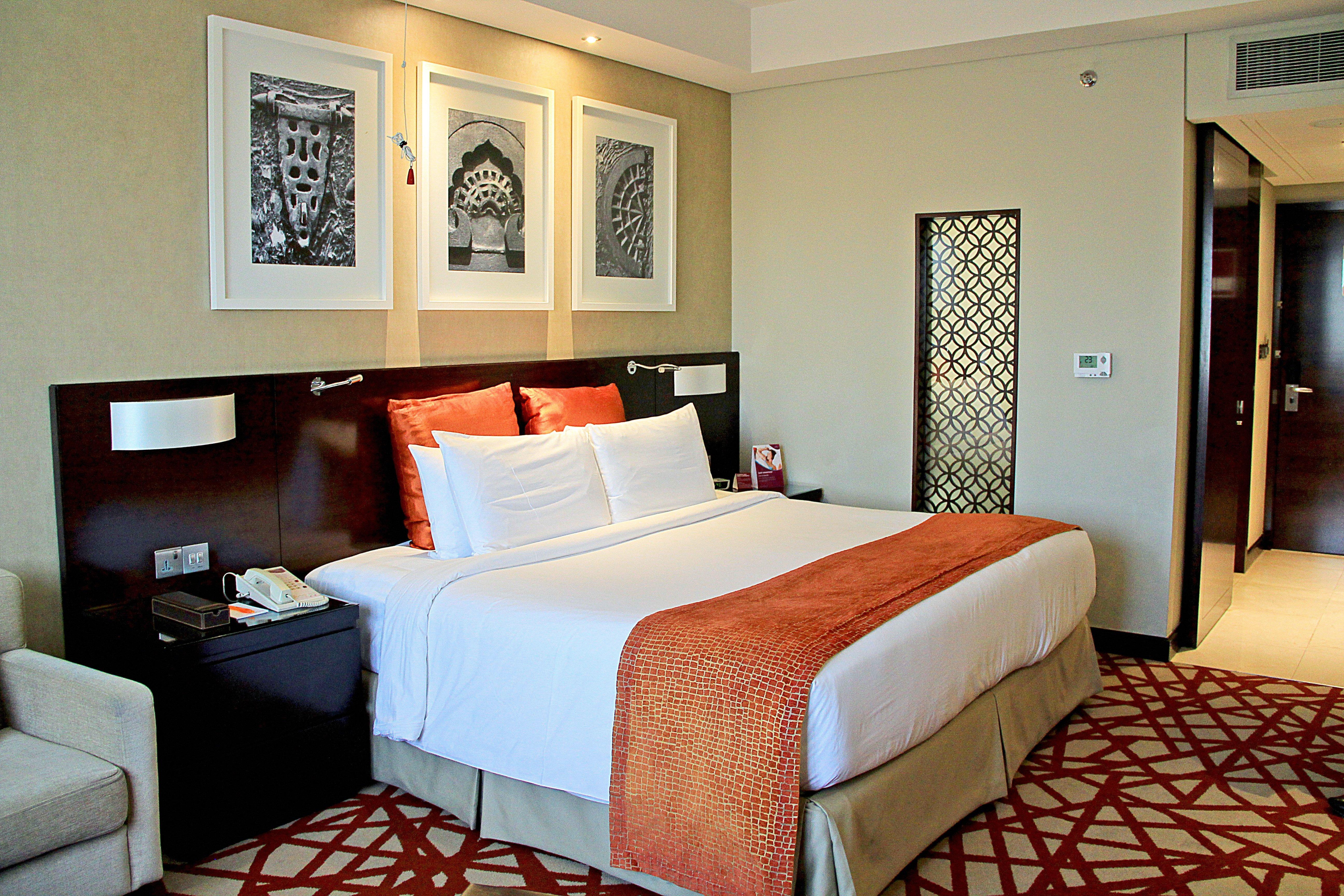 Crowne Plaza Dubai Deira By Ihg Hotel Exterior photo A bedroom at the Jumeirah Emirates Towers Hotel