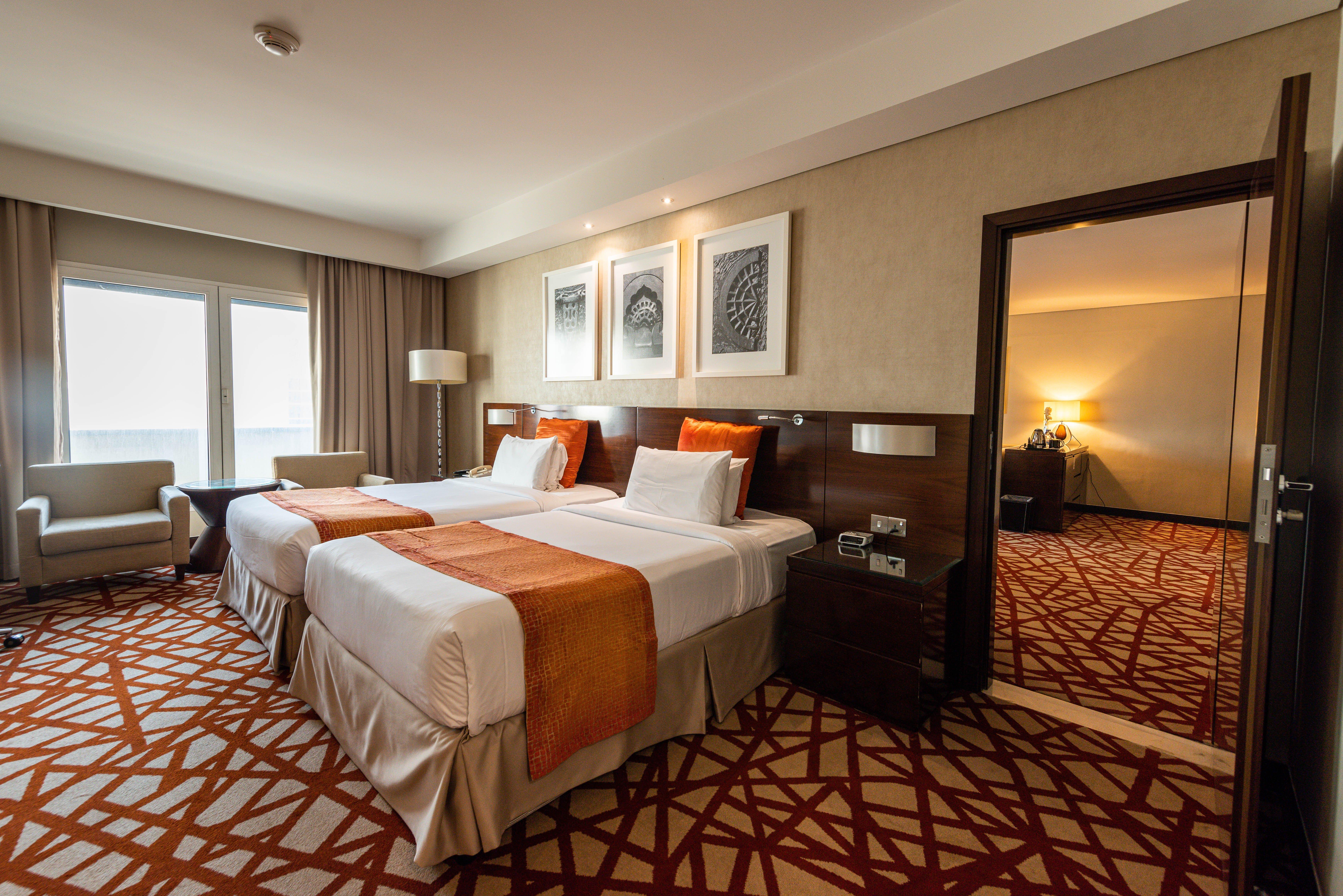 Crowne Plaza Dubai Deira By Ihg Hotel Exterior photo A room at the hotel