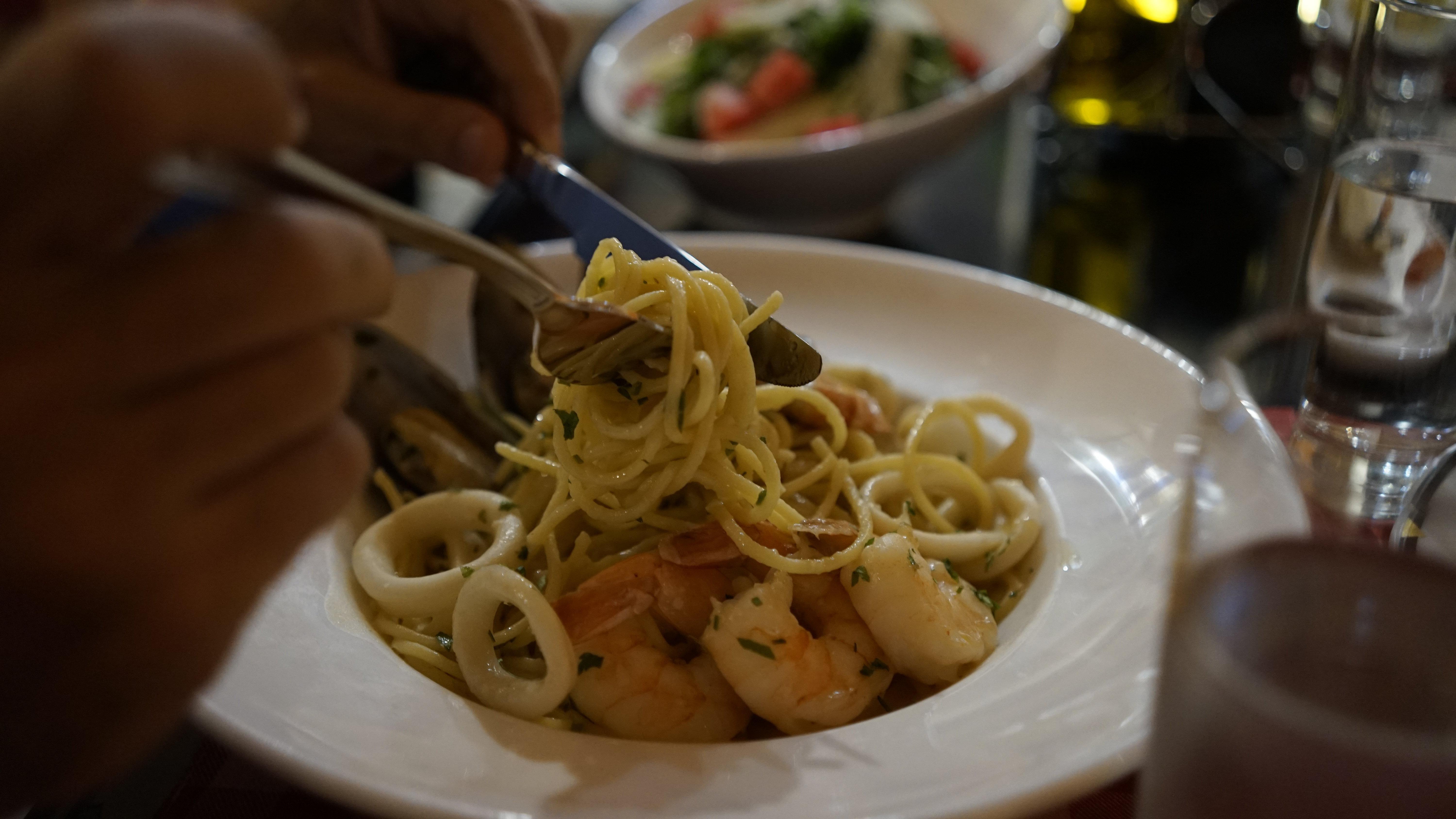 Crowne Plaza Dubai Deira By Ihg Hotel Exterior photo Seafood pasta