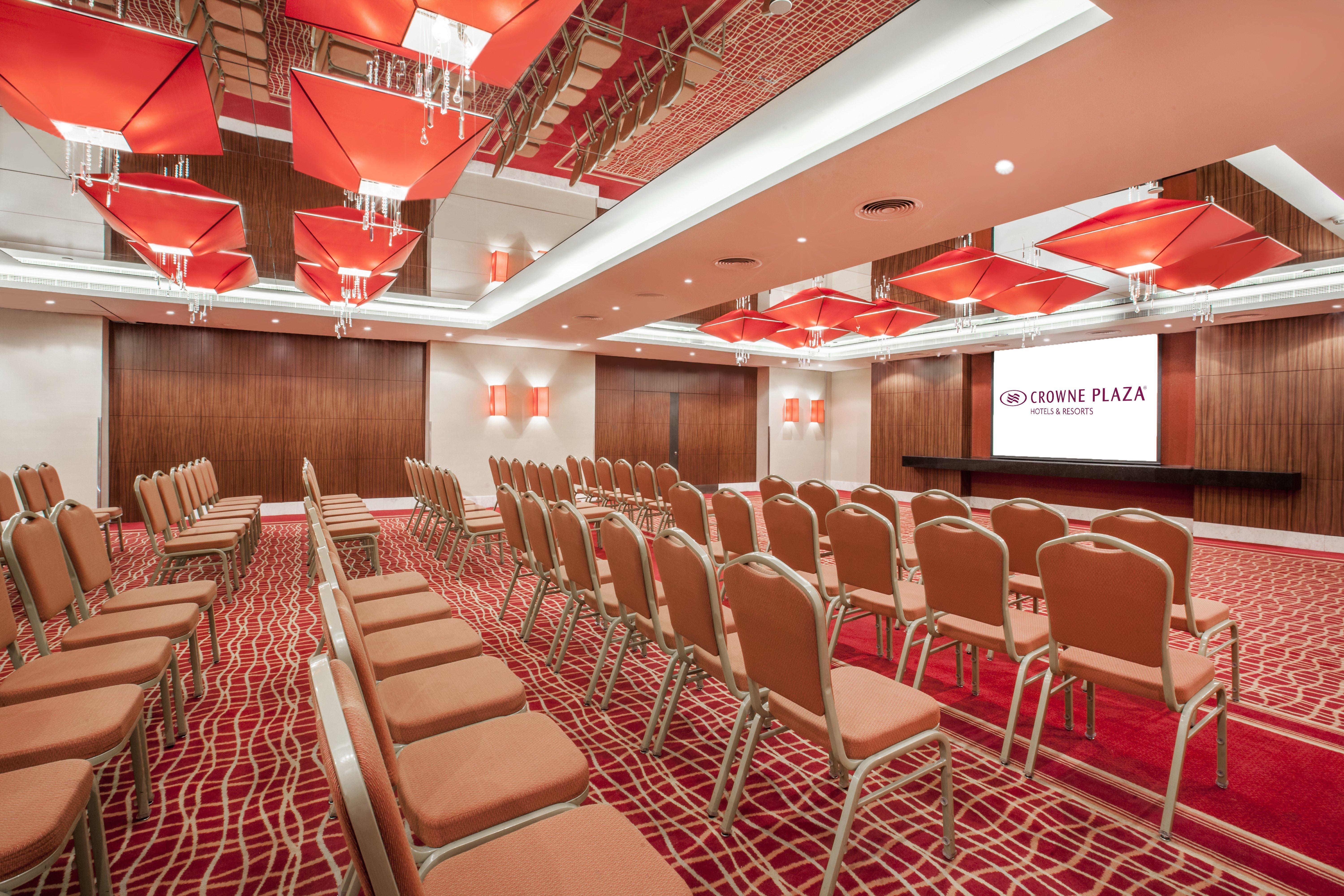 Crowne Plaza Dubai Deira By Ihg Hotel Exterior photo Meeting room