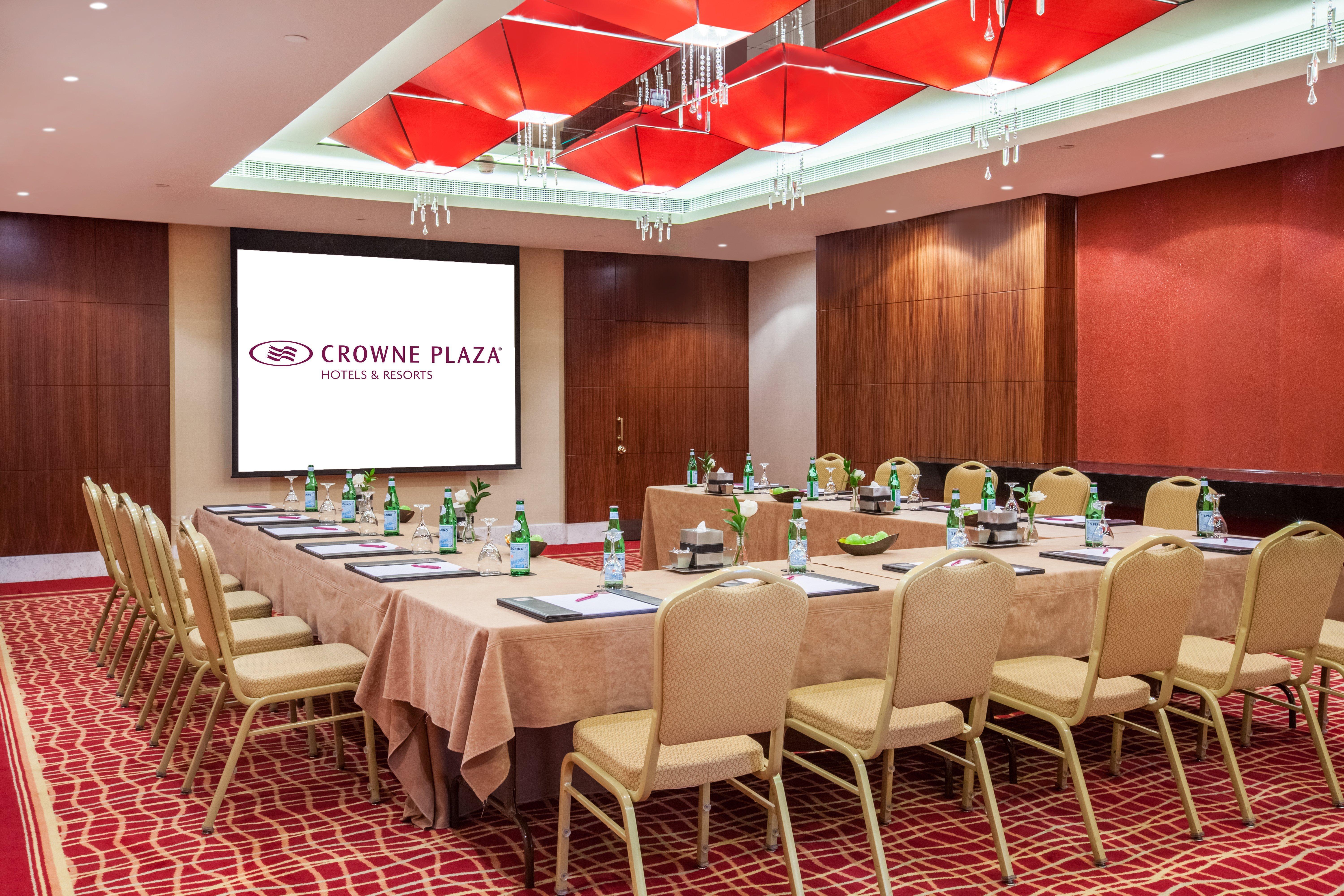 Crowne Plaza Dubai Deira By Ihg Hotel Exterior photo Meeting room
