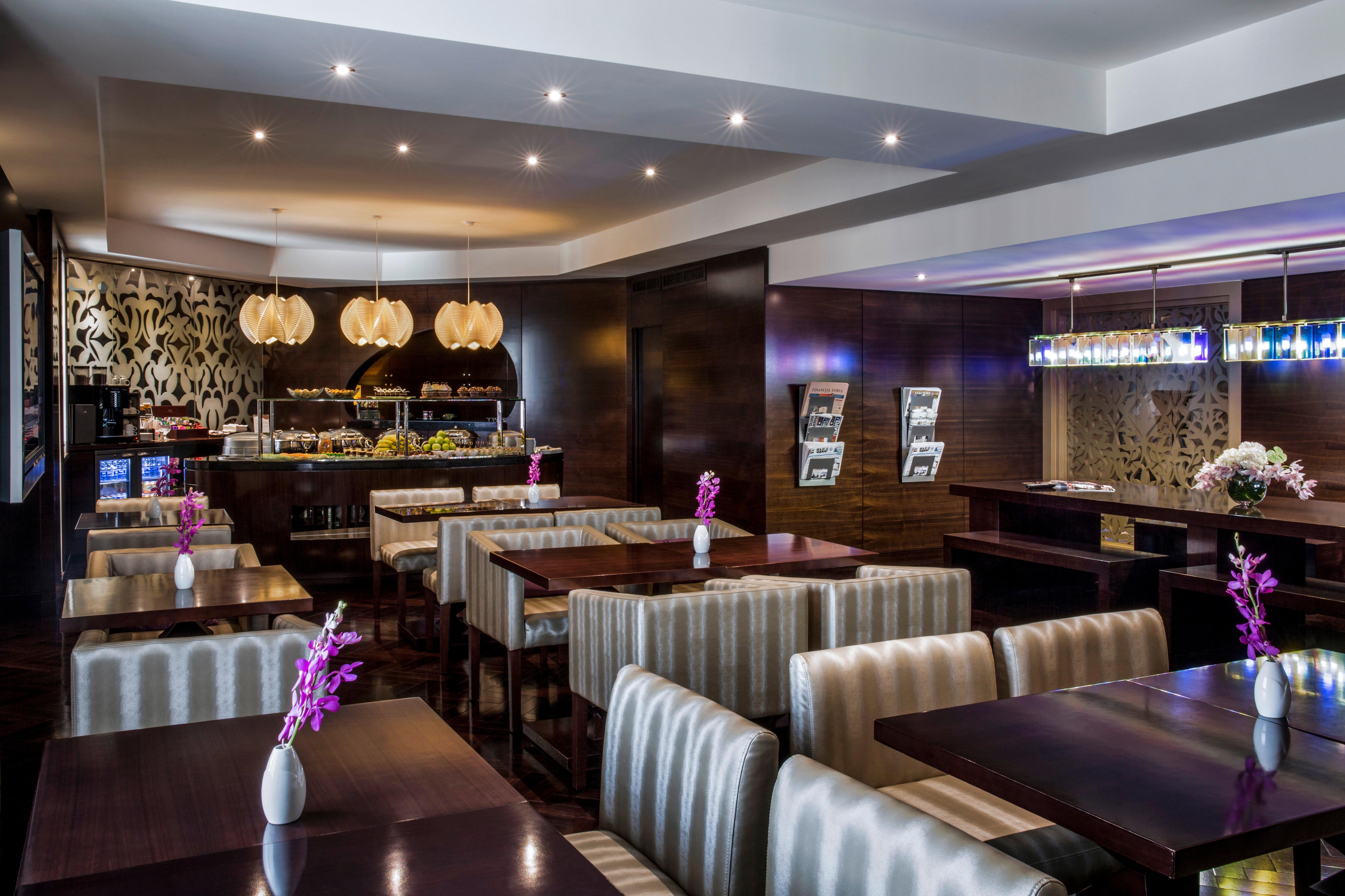 Crowne Plaza Dubai Deira By Ihg Hotel Exterior photo The interior of the restaurant