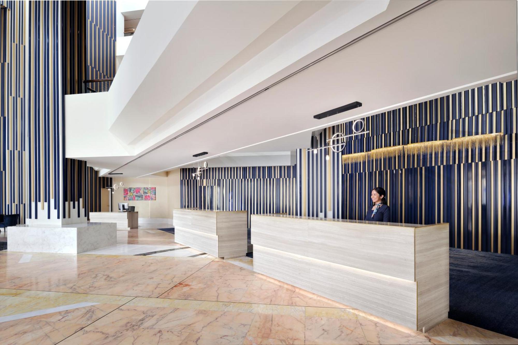 Crowne Plaza Dubai Deira By Ihg Hotel Exterior photo The lobby of the hotel