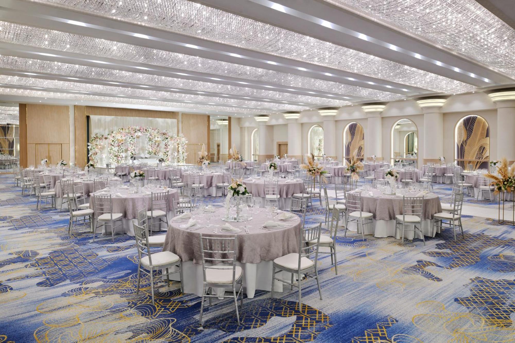 Crowne Plaza Dubai Deira By Ihg Hotel Exterior photo The ballroom